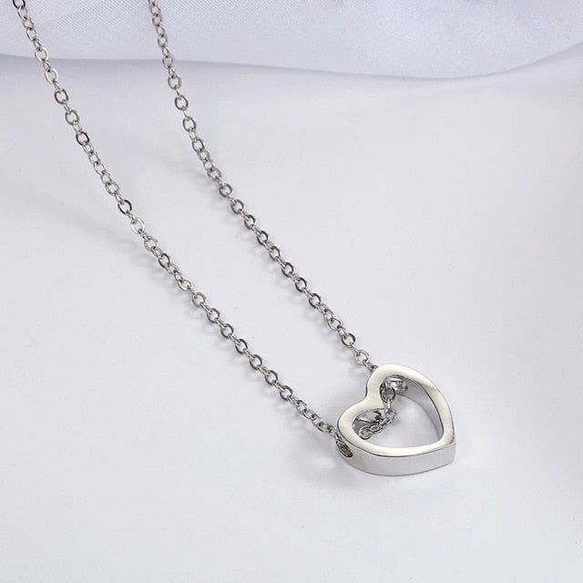 Fashion Design Black Heart Necklace