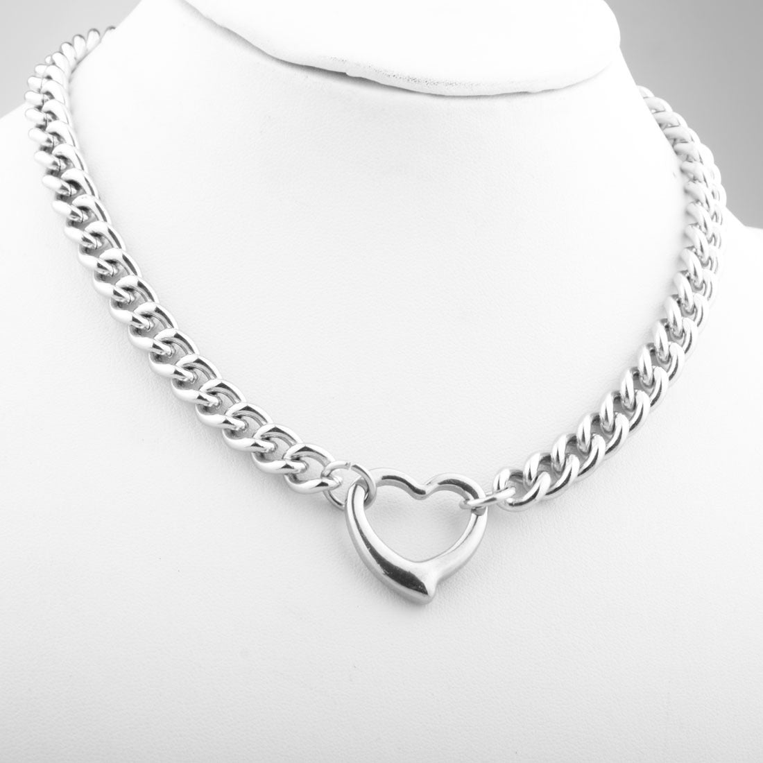 Charming Heart-Shaped Twisted Chain Choker Necklace