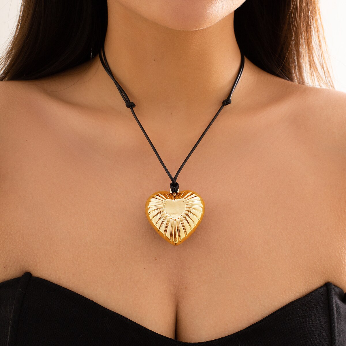 IngeSight.Z Heart Pendant Choker Necklace